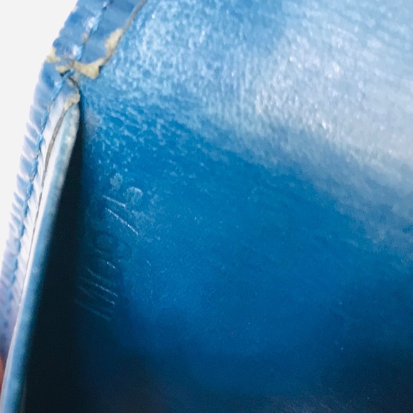 LOUIS VUITTON Toledo Blue Epi Business Cardholder - Picture 8 of 8